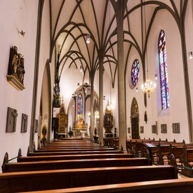 Eine große Kirche von innen